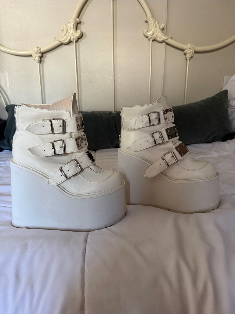 Demonia platform boots - Picture 2 of 5